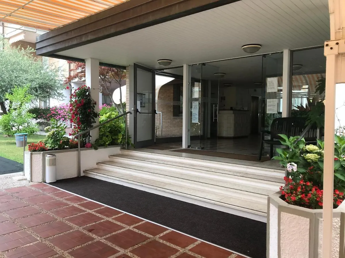 Residence Santa Fe Da Colla Jesolo 0*,
